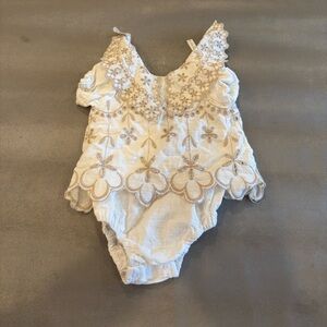 Kidi Chic Floral Embroidered Baby Romper. Size 12-18 months